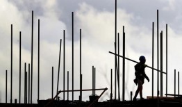 建筑公司ISG在英国的管理，大约2400人被裁员