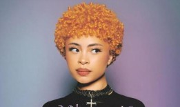 Ice Spice以首张专辑《Y2K》款待粉丝