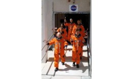 宇航员在太空庆祝7月4日;看到图片