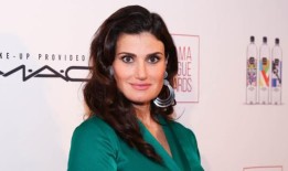 看看谁将加入伊迪娜·门泽尔的红木音乐剧世界首演