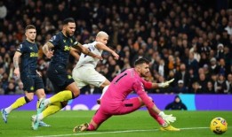 理查森连中两球，马刺重回胜利之路