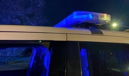 见习警官驾驶越野车撞进圣路易斯同性恋酒吧，老板被控袭击