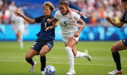 崔妮蒂·罗德曼在加时赛中的进球帮助美国女足1-0战胜日本队，进入奥运会半决赛