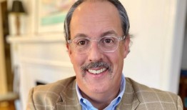 亨茨维尔市议会选举新成员为总统