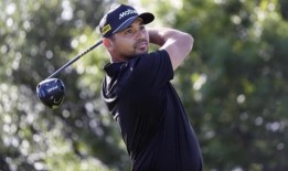 天熨斗顺利开始PGA冠军防守