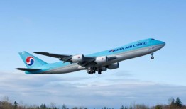 大韩航空的一架飞机在日本机场与国泰航空的一架飞机相撞，但没有人员受伤