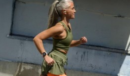 谷歌在其Pixel智能手机系列中增加了一款可折叠、更小的Pro机型