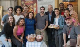 视频：百老汇的《和谐》庆祝犹太新年的开始