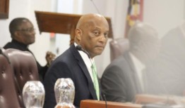 卫生部长应该被解雇-沃尔温