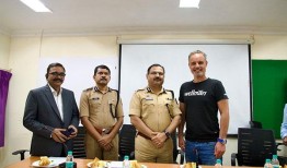 Meyer Organics在孟买举办“安全车手”研讨会和分发头盔，以促进道路安全