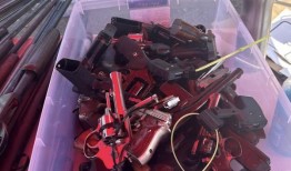 在贝塞麦枪支回购中缴获120件武器;DA说，我认为人们已经厌倦了枪支暴力