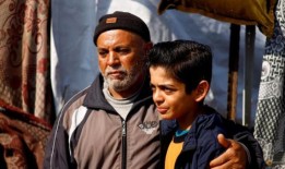 青少年“加沙的牛顿”创造了点亮家庭帐篷的系统