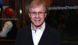 莫里·耶斯顿说，没有1000万美元布景的《泰坦尼克号》同样有效