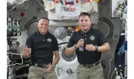 宇航员在太空庆祝7月4日;看到图片