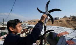 青少年“加沙的牛顿”创造了点亮家庭帐篷的系统