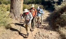 经过几个月的训练，92岁的老人徒步穿越大峡谷，成为最年长的人