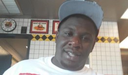 流动公共安全主任将审查所有使用武力的随身摄像头录像，以应对日益紧张的局势