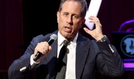 “我们就像巨人”：杰瑞·宋飞（Jerry Seinfeld）在制片人敲开情景喜剧后，给体育广播节目打电话