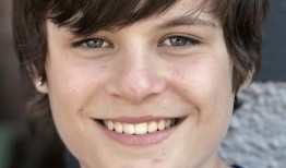 寻找男孩时发现尸体，14岁，在默西河被冲走