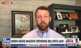 议长约翰逊面临共和党新的反对，这次来自温和派