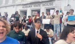 阿拉巴马州的反dei法律违反了宪法，UA教授和UAB学生在诉讼中声称