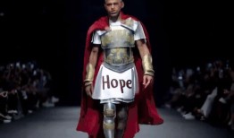 莫迪总理、奥巴马、拜登、普京在人工智能时装秀上走秀，埃隆·马斯克分享视频