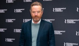 11月12日，布莱恩·克兰斯顿主持名人扑克锦标赛，为娱乐社区基金捐款