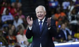 美国副总统候选人蒂姆·沃尔兹曾经是我的高中老师