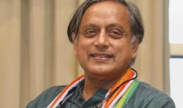 Shashi Tharoor抨击LDF政府，称SFI活动人士“袭击”喀拉拉邦州长的汽车