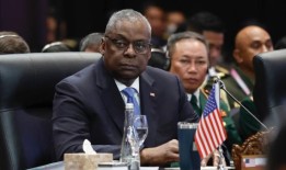 美国国防部长突然访问基辅