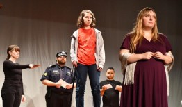 自闭症艺术家如何再现夜间狗的奇怪事件