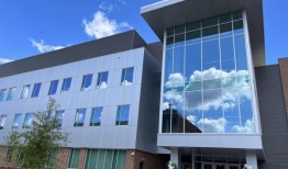 当UAB的物理学家们制造钻石时，新的7500万美元的科学大楼闪闪发光