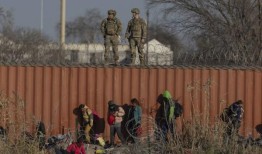 尽管最高法院做出裁决，德州警卫与联邦政府的对峙仍在继续