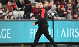 解雇俱乐部医生，轰炸机教练布拉德·斯科特说