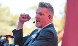 帕特·迈克菲为亚伦·罗杰斯将吉米·坎摩尔和杰弗里·爱泼斯坦联系起来道歉