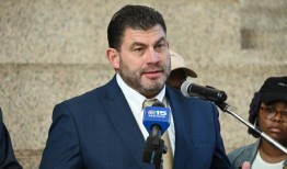 莫比尔被停职的警察局长表示，他没有与市议会会面