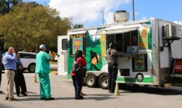 这家南阿拉巴马餐车的汉堡大获成功