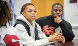 2020年，众议员吉姆·克莱伯恩帮助拜登赢得了年轻的黑人选民这一次，他们不听