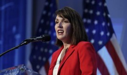 蒂娜·德斯科维奇，自由妈妈组织联合创始人，被德桑蒂斯任命为佛罗里达州道德委员会成员