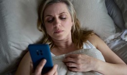 我们在床上疯狂做爱《Hurkle-durkle》绝对是一部热门电影“你也应该这么做”