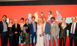 红毯上：《我们在这里》剧组将这部剧总结为“疯狂、引人注目、令人震惊”