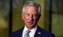 这不是远程工作为什么阿拉巴马州的政客就不能住在他们的选区里呢？