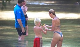 劳拉沃辛顿：澳大利亚模特吃多力多滋，在哥斯达黎加家庭度假时炫耀健美的身体