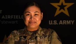 这名士兵多次冲进燃烧的建筑物去救其他人