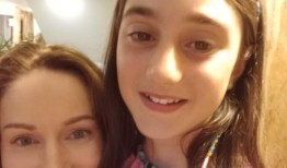 英国11岁小女孩被售票机咬掉头发，秃了一个斑点